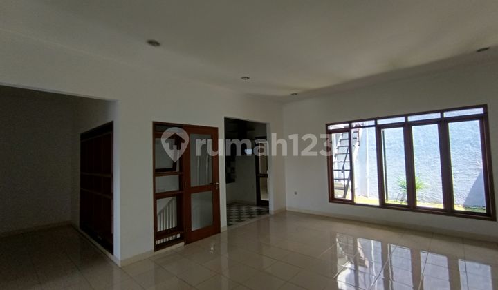 Rumah Modern 2 Lantai Lokasi Setra Duta.