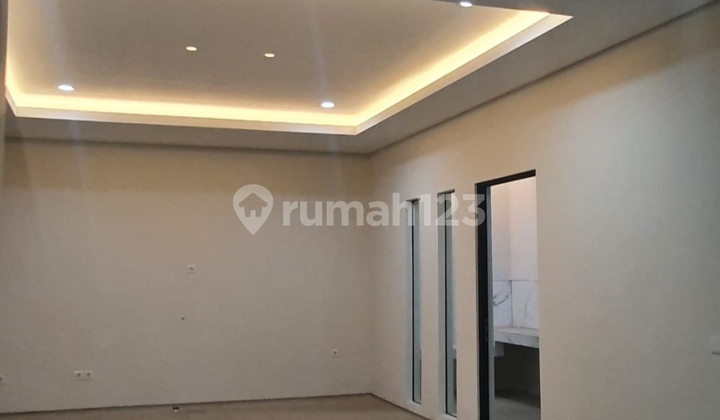 Rumah Bagus Di Mainroad Tatar Lokacitra, Kota Baru Parahyangan.