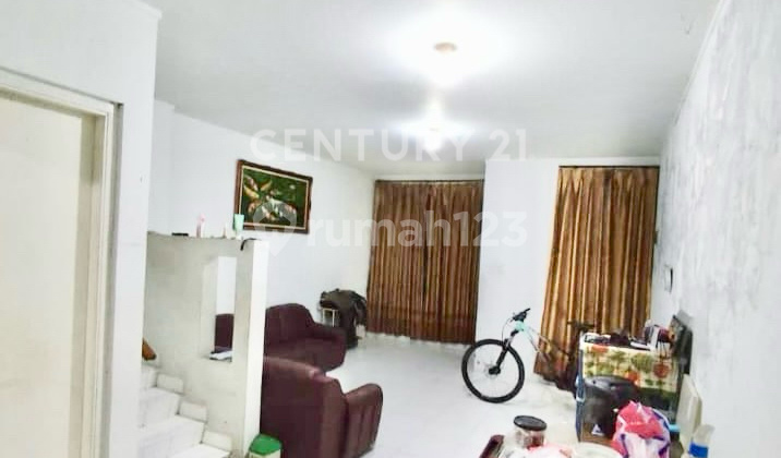 ruang tamu rumah minimalis 2 lantai di