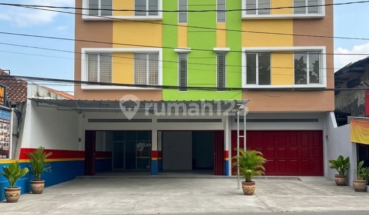 Strategic 3-Storey Shop House on Ah Nasution, Ujungberung, East Bandung