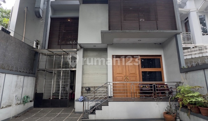 Jual Rumah 3 Lantai Area Sawunggaling Dago-Tamansari, Bandung