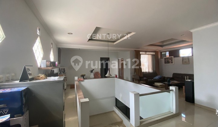 Affordable House in Srimahi Ramdan Business Area, Bandung, Suitable for Car Dealer Business