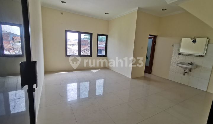 Grab It Fast, Cheap, Strategic Shop House, Singgasana Mekar Wangi, Main Road Grab It Fast, Cheap, Strategic Shop House, Singgasana Mekar Wangi, Main Road