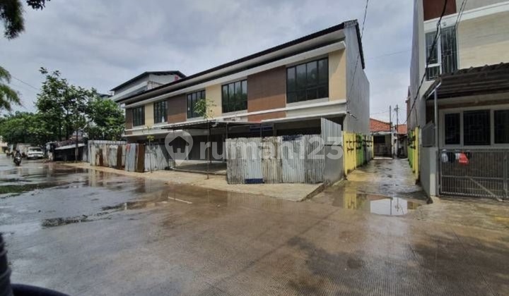 Cheap Shop House in the Center of Mekar Wangi City