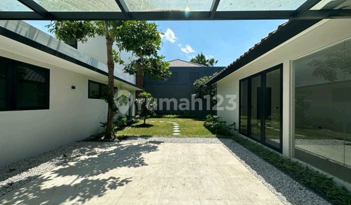 Luxury 2-Story House Near Ikea With Master Bedroom on the Ground Floor, Kota Baru Parahyangan.