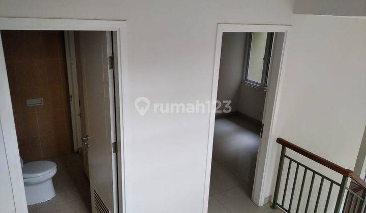 Jual murah Rumah Split level 2,5 lantai di Samara  Village. 3