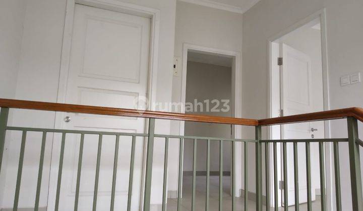 Jual murah Rumah Split level 2,5 lantai di Samara  Village. 4