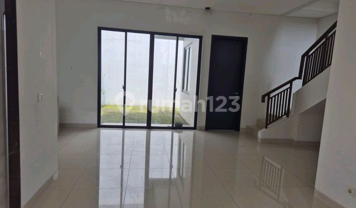 Nice House AC in Every Room at Illustria Cluster, BSD Eminent. Nice House AC in Every Room at Illustria Cluster, BSD Eminent.