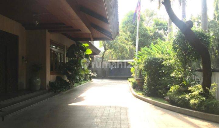 Rumah 3 Lantai Furnished di Patra Kuningan, Jakarta Selatan 2