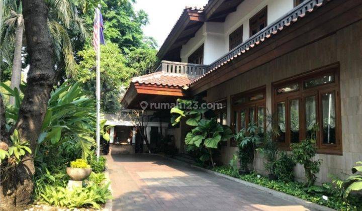 Rumah 3 Lantai Furnished di Patra Kuningan, Jakarta Selatan 1