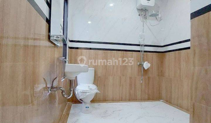 Rumah 3 Lantai Bagus Unfurnished di Kebagusan, Jakarta Selatan 2