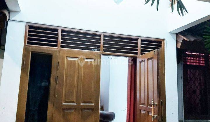 Rumah di Cempaka Putih 2 Lantai SHM Sudah Renovasi 1