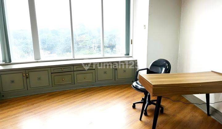 Ruang Usaha di Senayan, Jakarta Pusat 218 M Semi Furnished 2