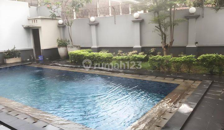 Rumah Klasik di Kebayoran Baru 5 Kamar Tidur  2