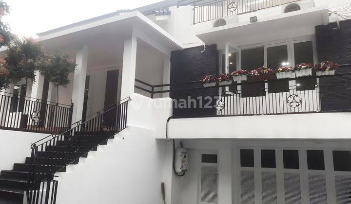 Rumah Klasik di Kebayoran Baru 5 Kamar Tidur  1