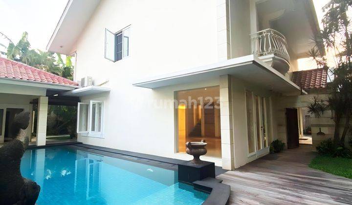 Rumah Modern 2 Lantai di Kebayoran Baru Ada Paviliun  1