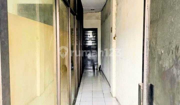 Strategic 4.5-Story Shop House on the Side of Cililitan Road 2