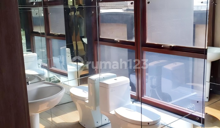 Rumah 3 Lantai Dangan Lift Di Jati Padang Furnished 2