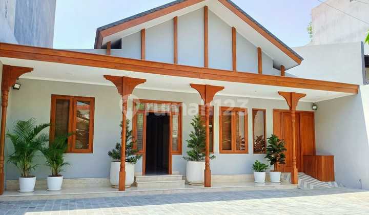 Rumah Usaha 2 Lantai Baru Dibangun di Kebayoran Baru