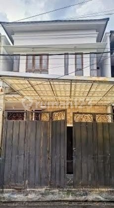 Rumah asri 2 Lantai di Cilandak SHM Bebas banjir