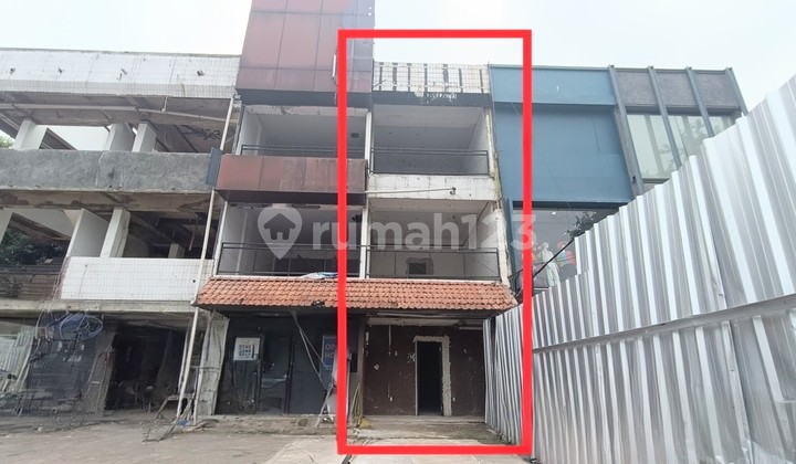 Strategic 3.5-Story Shophouse in Bangka Kemang Open Space