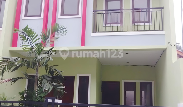 Rumah 3 lantai dalam komplek di Rawamangun 