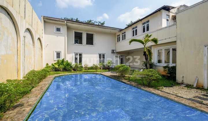 2-Story Classic House in Lebak Bulus with 5 Bedrooms