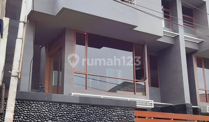 Rumah 3 Lantai Dangan Lift Di Jati Padang Furnished Rumah 3 Lantai Dangan Lift Di Jati Padang Furnished
