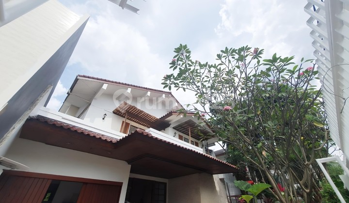 Rumah Bagus Dengan Pool Di Pondok Indah Dekat Jis 1