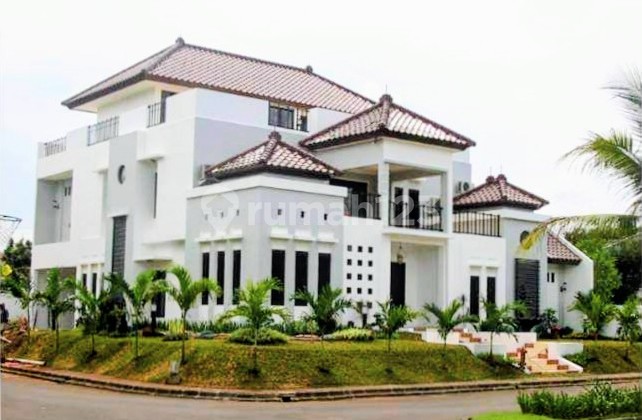 Rumah Tropikal 3 Lantai Dalam Komplek Di Bintaro 6br