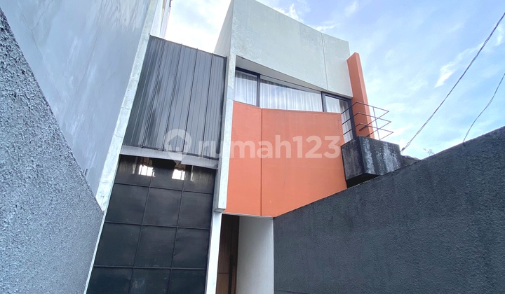 Minimalist Modern House in Cinere Depok with Freehold Title Minimalist Modern House in Cinere Depok with Freehold Title