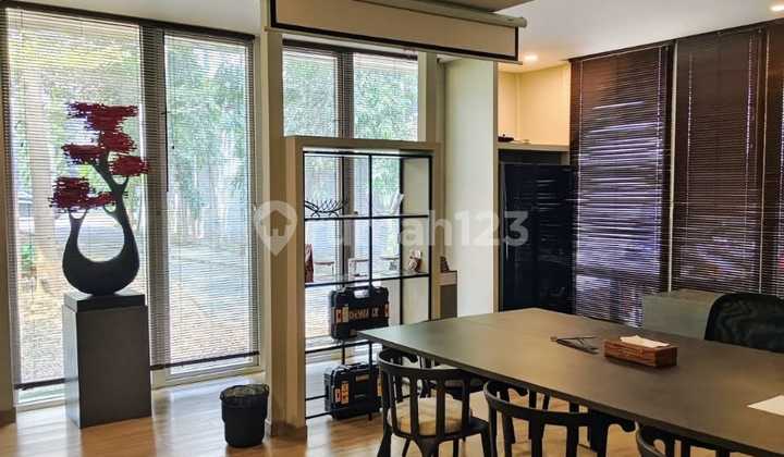 Rumah Besar Luas 1232 M² Di Kemang Muat 8 Mobil