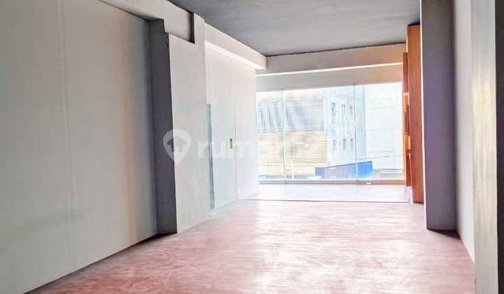 Office Space in a Prime Kemang Location, 100m² in Size