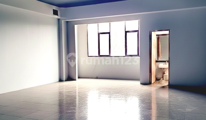 Office Space di Gedung Modern Area Kemang Luas 190M²