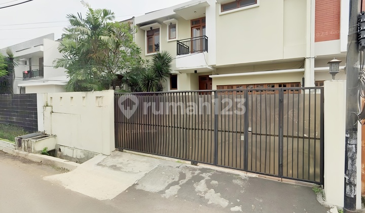 Rumah Modern 4 Kamar di Kemang Selatan Unfurnished  2
