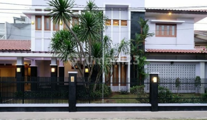 Rumah 2 Lantai Semi Furnished Lokasi Strategis Dekat Tol & Stasiun LRT Lebak Bulus Jakarta Selatan 2