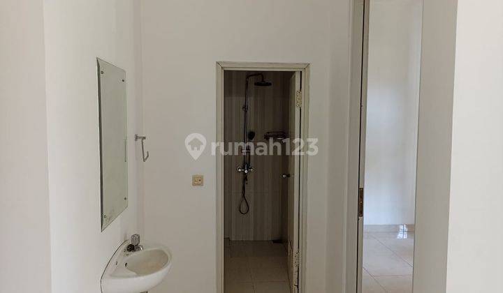 Rumah 2 Lantai SHM Bagus di Golden Vienna BSD 4