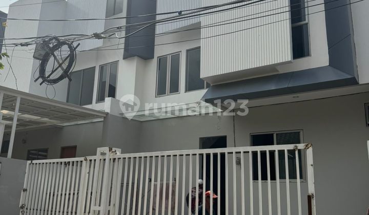 Rumah Baru Lebar 8M, 3 Lantai Modern, Cantik Jatipulo, Tomang, Jakarta Barat.