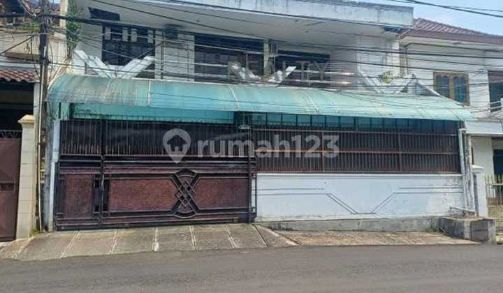 Dijual Rumah Besar di Jalan Utama, Tomang Hero, Jakarta Barat