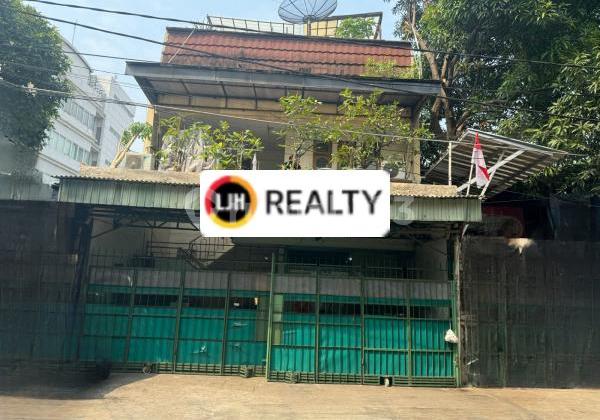 Rumah 3 Lantai Terawat di Tanjung Duren Jakarta Barat