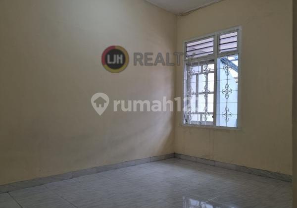 For Sale Ready-to-Live House in a Strategic Location at Tomang, West Jakarta 2