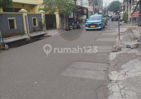 For Sale Ready-to-Use Shop House Suitable for Business Ventures in Tomang, West Jakarta 2