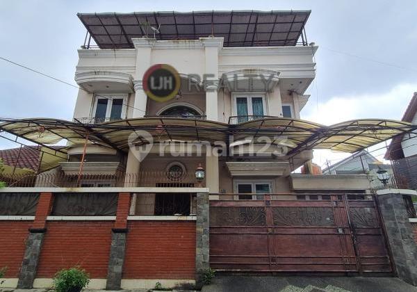 BU Rumah 3 Lantai Lokasi Strategis di Palmerah - Jakarta Barat BU Rumah 3 Lantai Lokasi Strategis di Palmerah - Jakarta Barat
