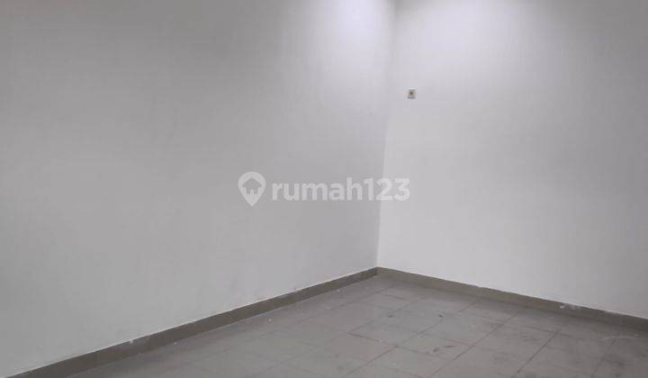 rumah 2 Lantai Baru Renov Lokasi di Tomang, Jakarta Barat 2