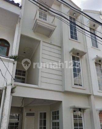 Rumah Cantik 3 Lantai Rapi Dan Terawat di Tomang, Jakarta Barat 1