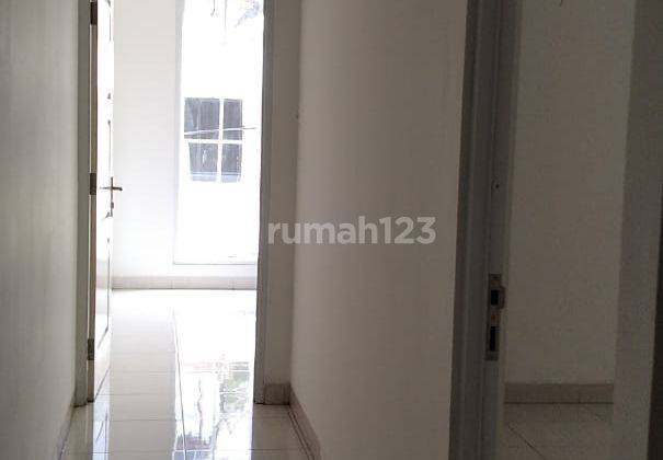 Rumah Cantik 3 Lantai Rapi Dan Terawat di Tomang, Jakarta Barat 2