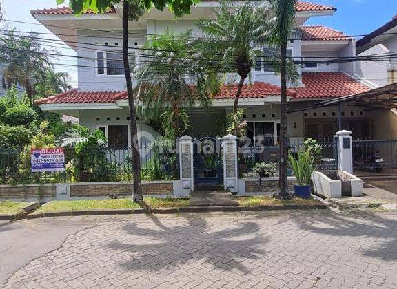 Rumah Nyaman Asri Posisi Hook Depan Taman, Kedoya Permai Jakarta Barat 1