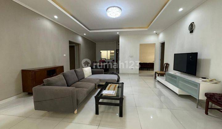 Disewakan Rumah Nyaman Luas Full Furnished, Tomang, Jakarta Barat 2