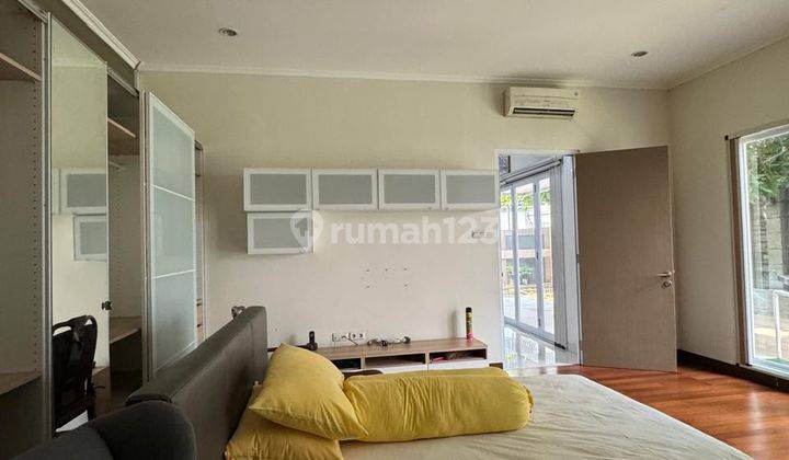 Disewakan Rumah Nyaman Luas Full Furnished, Tomang, Jakarta Barat 2