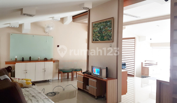 For Sale 3-Storey House, suitable for Office, Tomang, West Jakarta 2